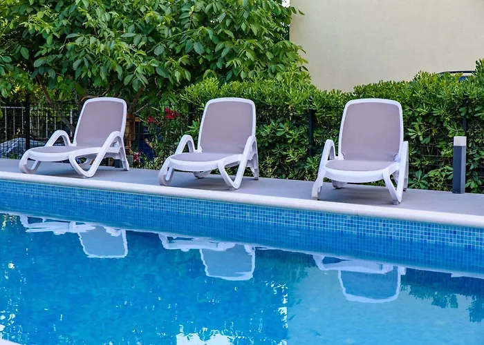 Seka Apartments With A Pool