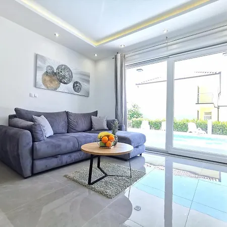 Seka Apartments With A Pool Kaštela Exterior foto